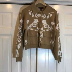 Ellen Tracy Tan Floral Utility Jacket/Sweater Sz M Preppy Edgy Luxury Upscale